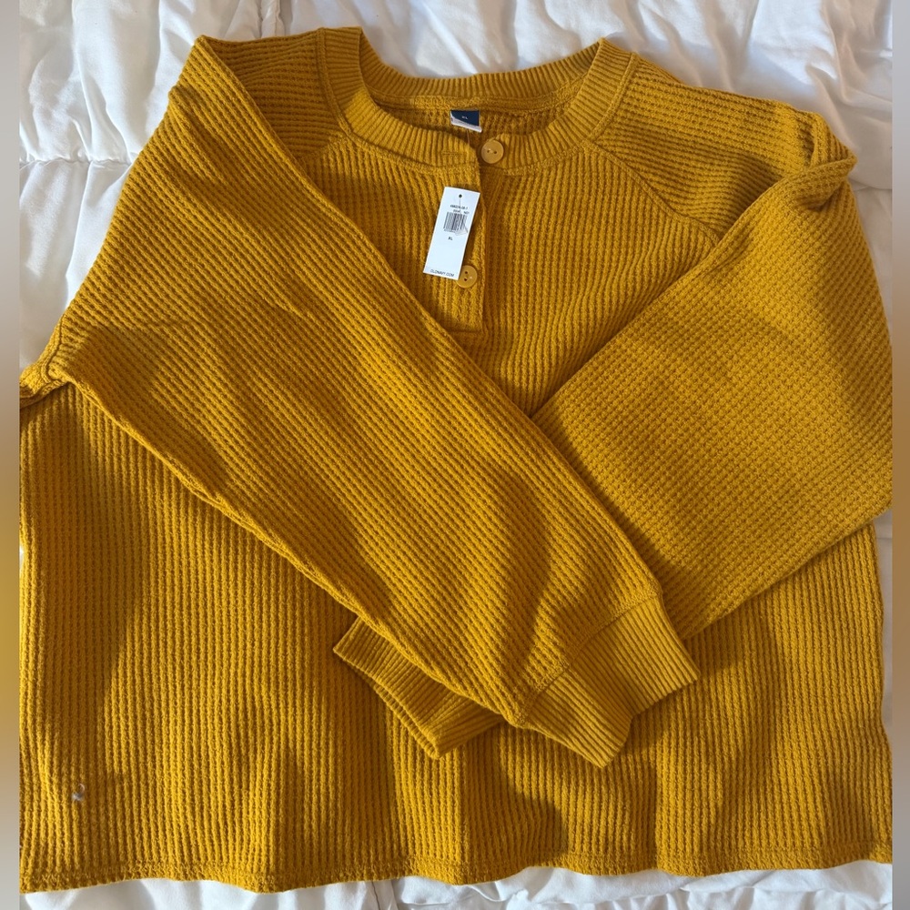 Old Navy Women's Golden Crew Neck Sweater